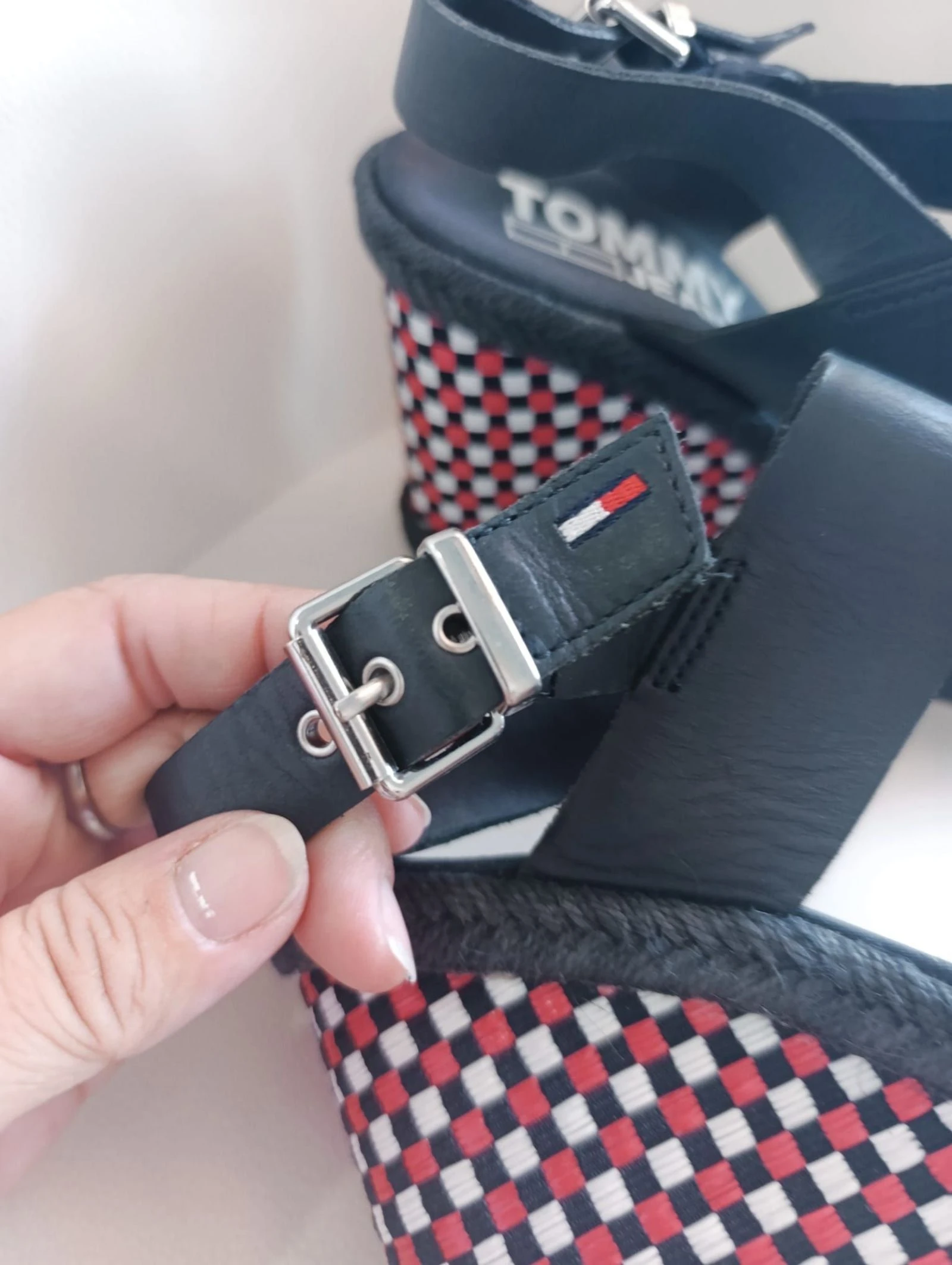 Sandales Tommy Hilfiger en cuir neuves taille 37 – photo 2